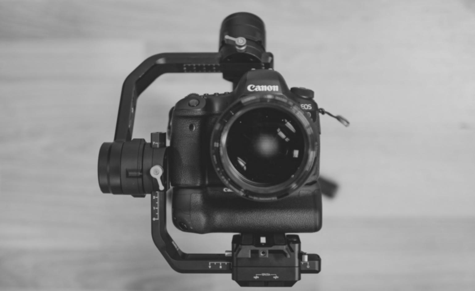 Configuration d'un espace de travail professionnel pour l'étalonnage vidéo avec moniteurs calibrés